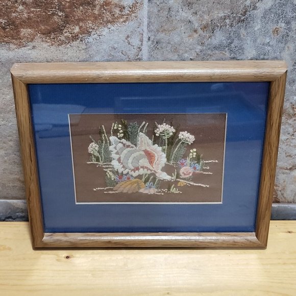 VTG Crewel Embroidery Pair Seashells Wildflowers Framed Hanging Wall Decor - Picture 13 of 13